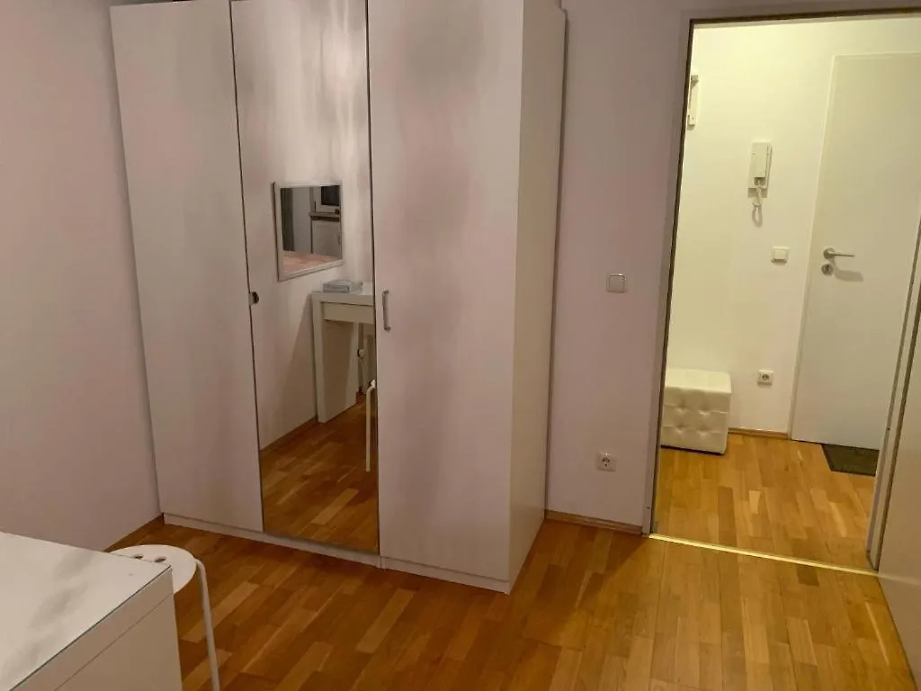 Feldmochinger Strasse 212 Διαμέρισμα Μόναχο